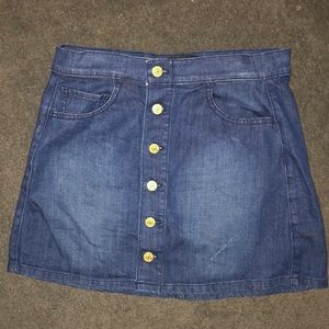 Button denim skirt